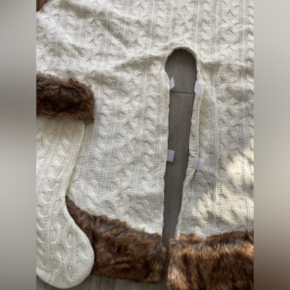 Tree Skirt and 2 Matching Stockings - Picture 3 of 5